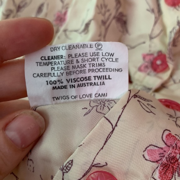 Vintage Y2K Alanna Hill. Size 8. Exquisite sleeveless floral and grilled top. - Picture 4 of 6